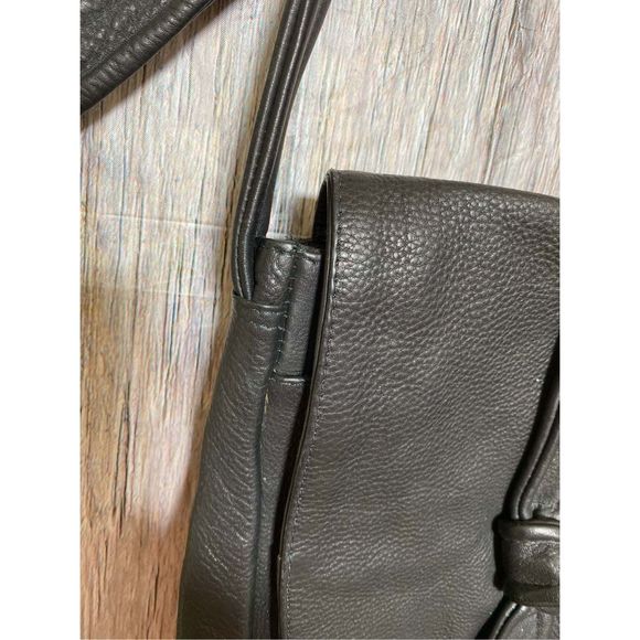 Kenneth Cole Black Leather Crossbody Bag - Picture 3 of 16